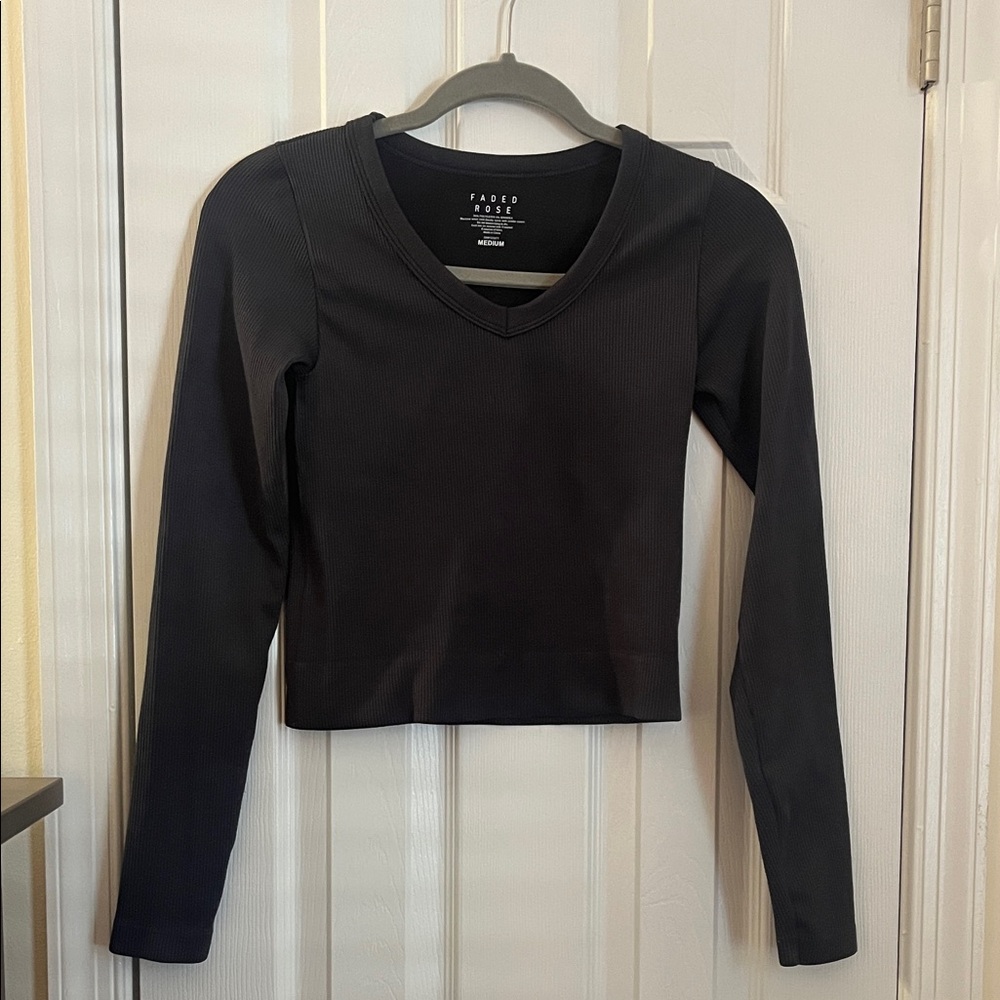 Cropped Black Long Sleeve V-Neck Top